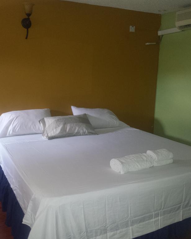 Impeccable Guest Rooms 2 Кингстон Экстерьер фото